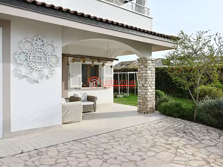 Immagine 3 di Villa in vendita  in via Martiri di Palermo a Trani