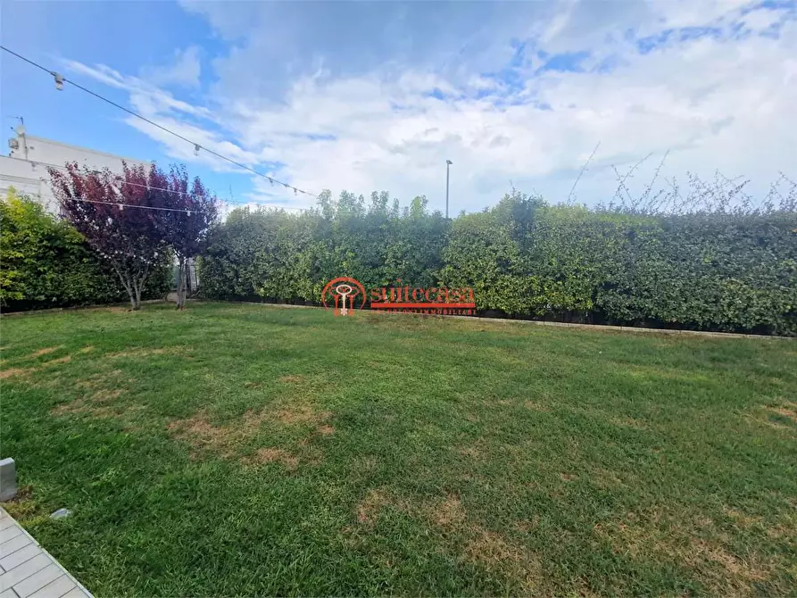 Immagine 12 di Villa in vendita  in via Martiri di Palermo a Trani