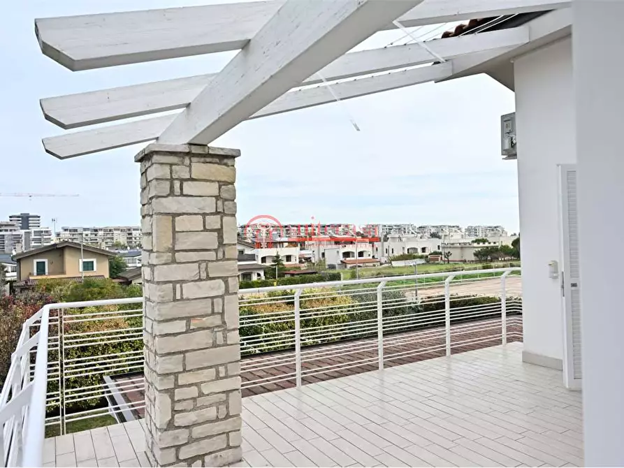 Immagine 25 di Villa in vendita  in via Martiri di Palermo a Trani