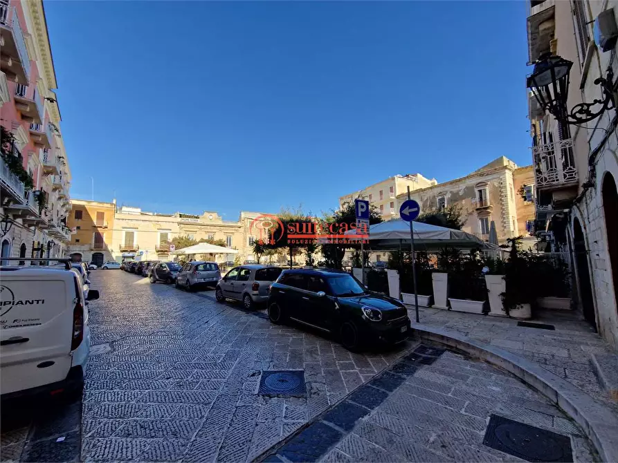 Immagine 2 di Negozio in affitto  in piazza Longobardi a Trani