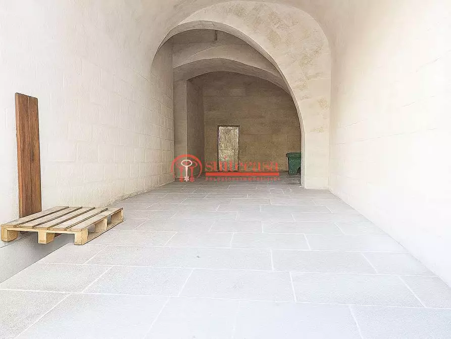 Immagine 7 di Negozio in affitto  in piazza Longobardi a Trani