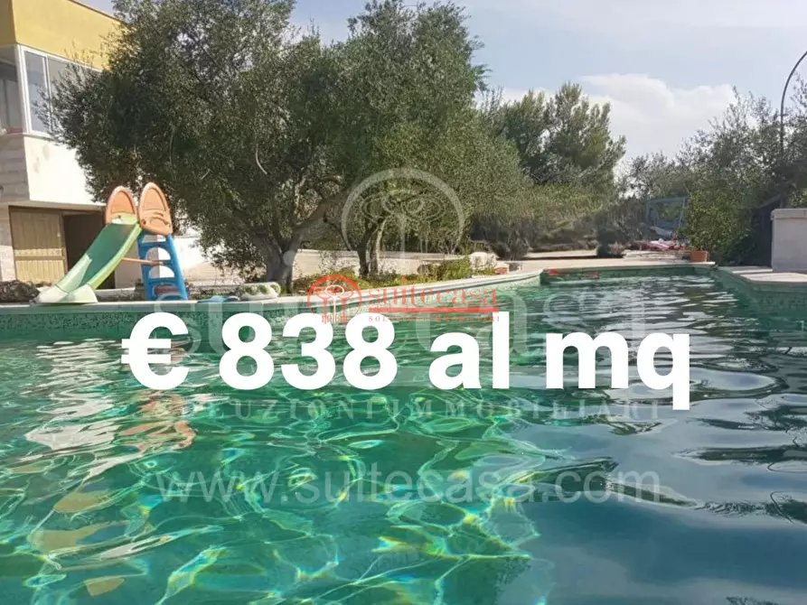 Immagine 1 di Villa in vendita  in via Balducci Riccitelli a Trani