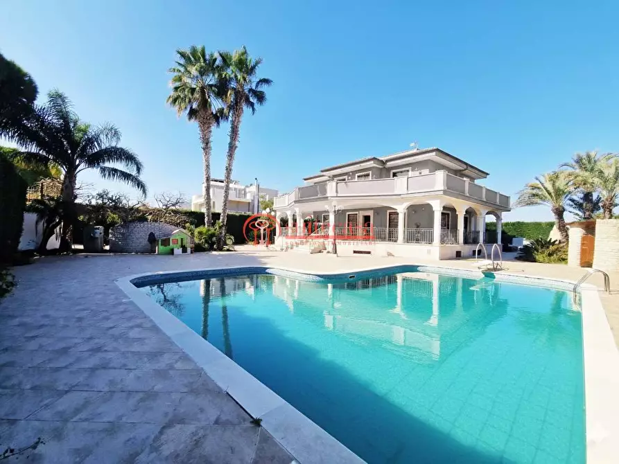Immagine 1 di Villa in vendita  in Via Martiri di Palermo a Trani