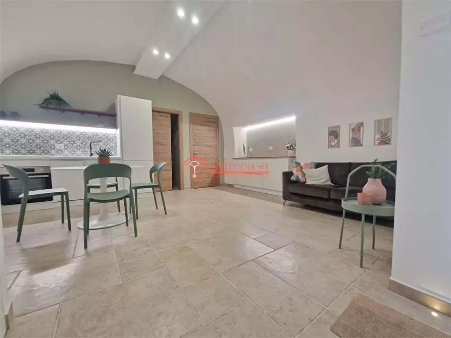 Immagine 4 di Appartamento in vendita  in Piazza Longobardi a Trani