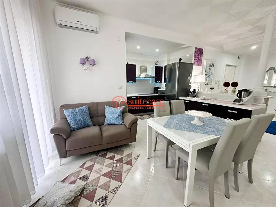 Immagine 9 di Appartamento in vendita  in via Genova a Trani