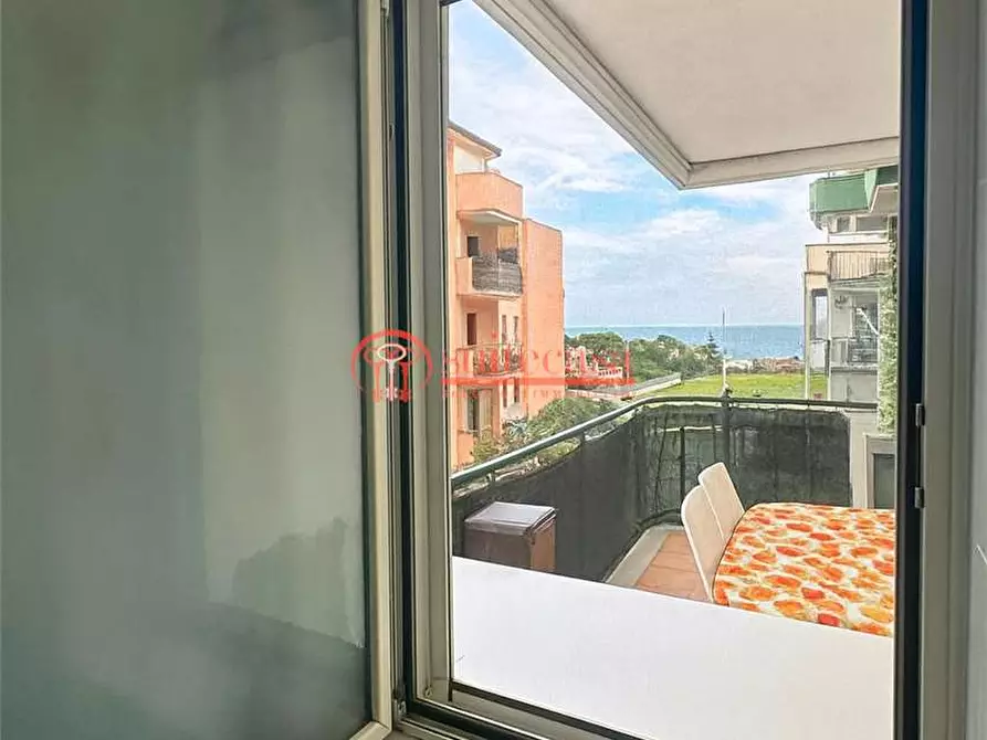 Immagine 14 di Appartamento in vendita  in via Genova a Trani