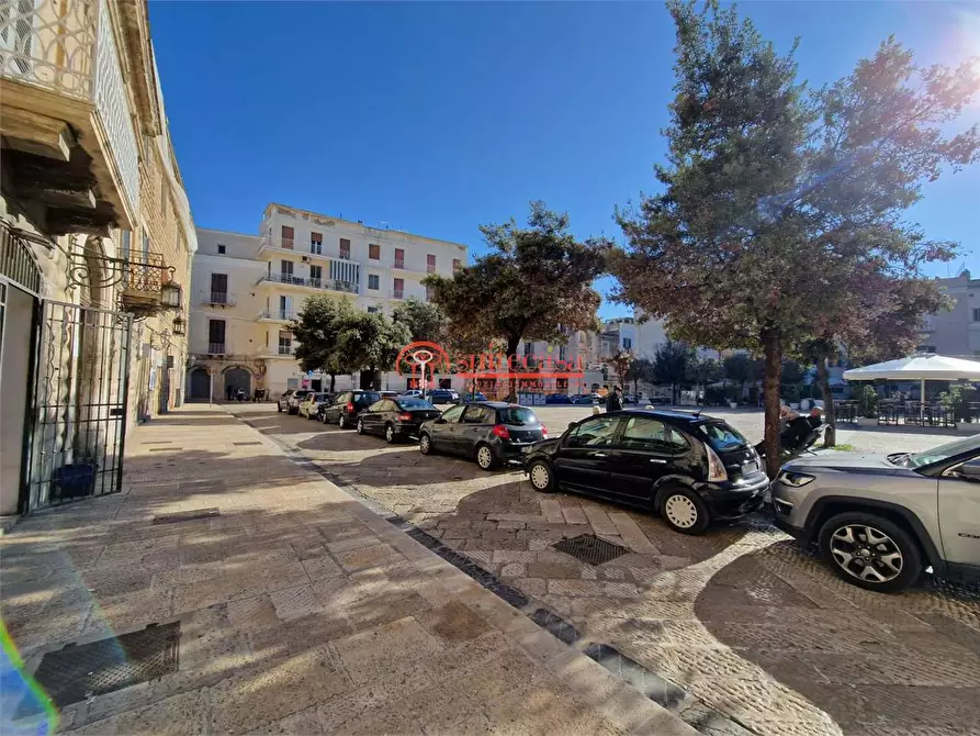 Immagine 4 di Negozio in vendita  in piazza Campo dei Longobardi a Trani