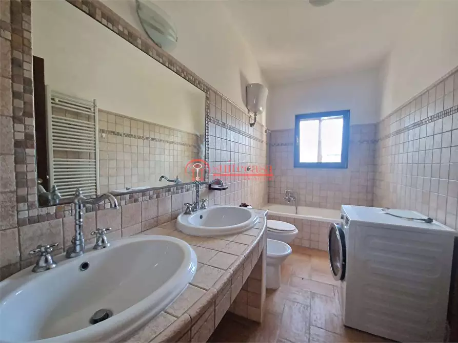 Immagine 13 di Villa in vendita  in I traversa Don Tito a Trani