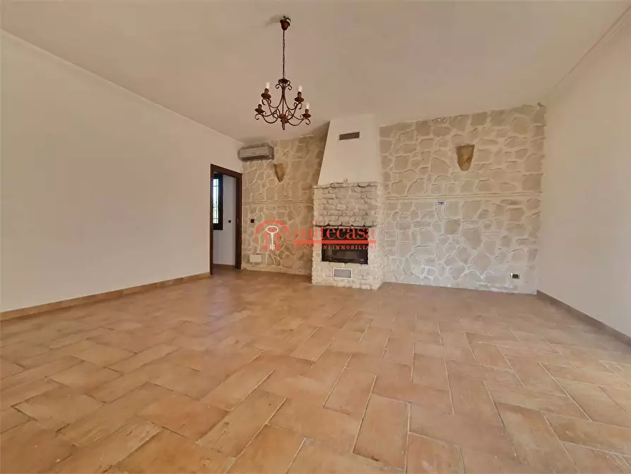 Immagine 6 di Villa in vendita  in I traversa Don Tito a Trani