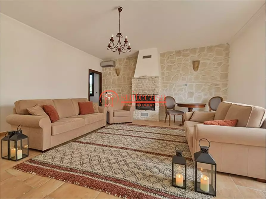 Immagine 2 di Villa in vendita  in I traversa Don Tito a Trani