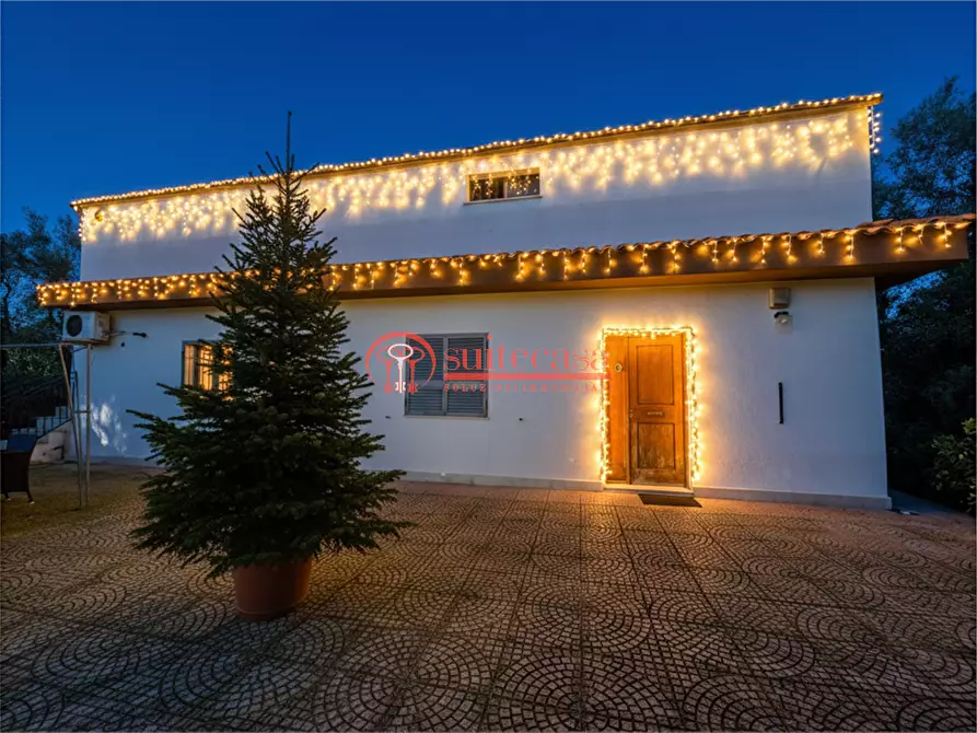 Immagine 8 di Villa in vendita  in I traversa Don Tito a Trani