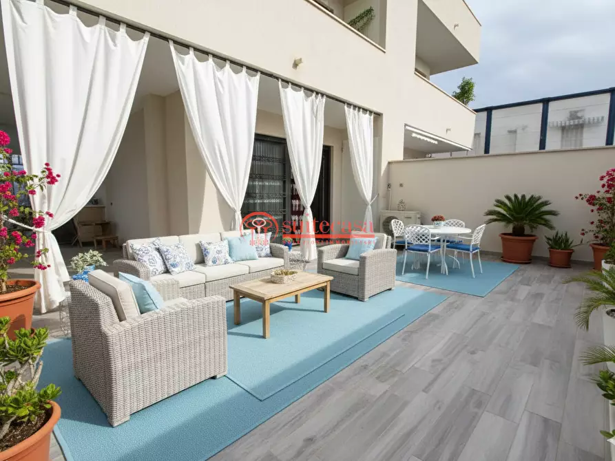 Immagine 1 di Appartamento in vendita  in via Lungomare Cristoforo Colombo a Trani