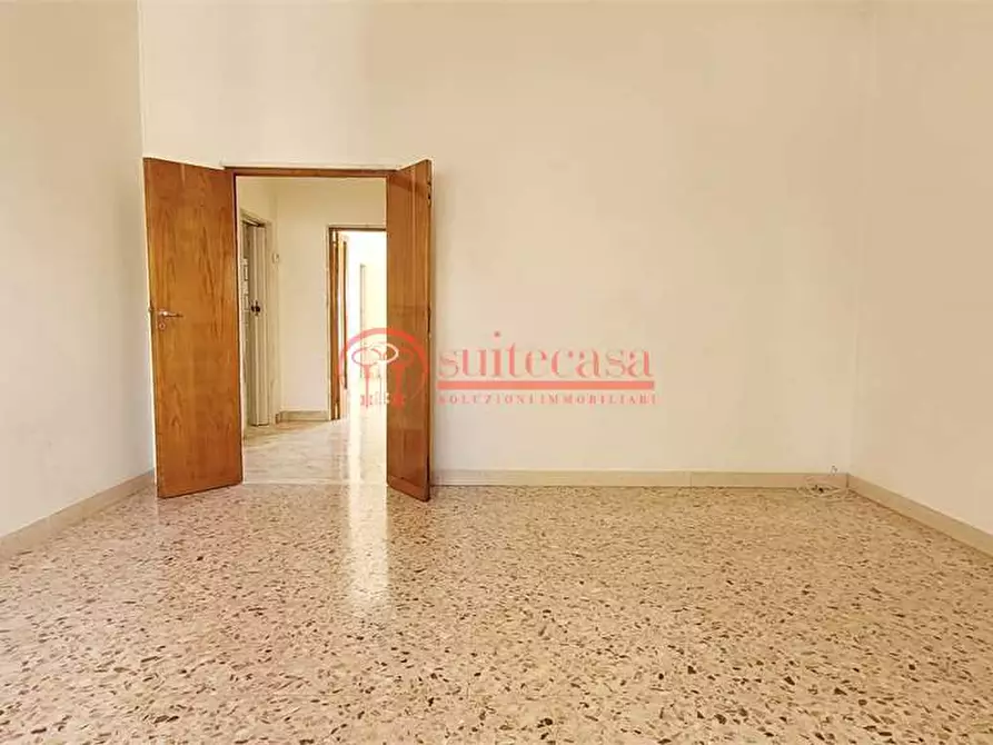 Immagine 17 di Stabile in vendita  in XX IV maggio a Andria