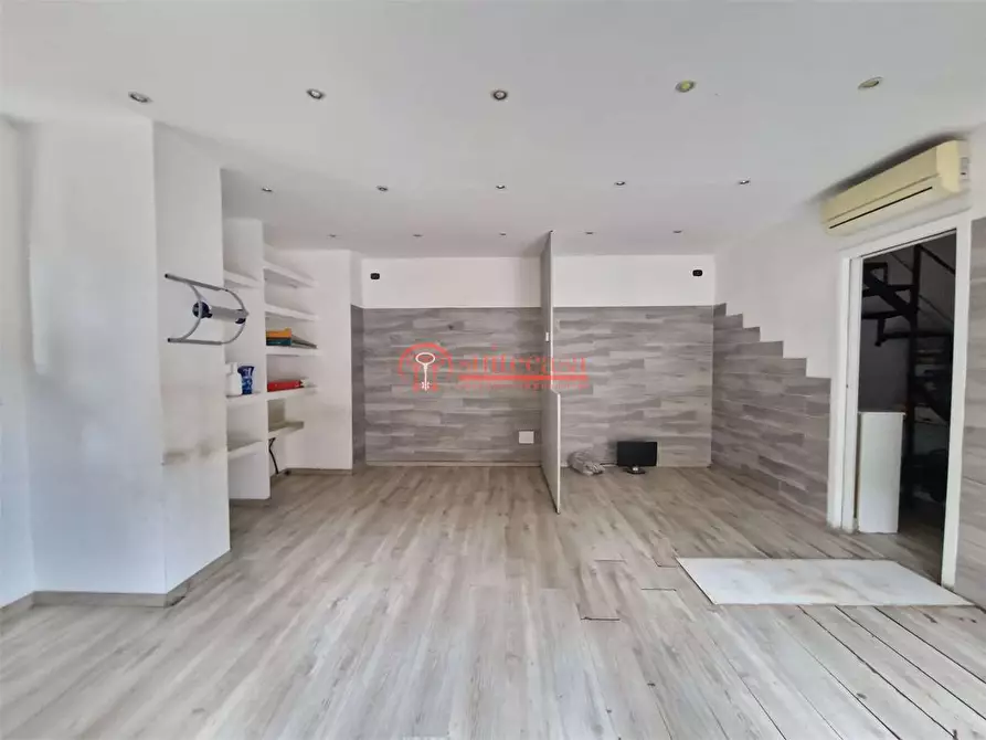 Immagine 3 di Negozio in vendita  in c.so Don Luigi Sturzo  a Trani