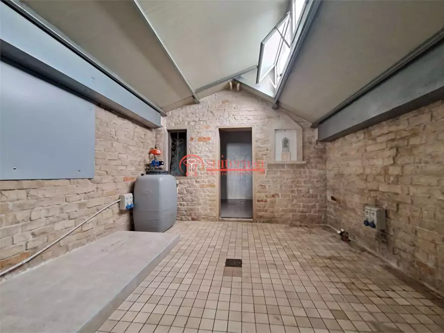 Immagine 3 di Negozio in affitto  in via Maraldo da Trani a Trani