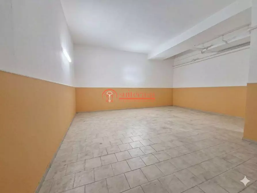 Immagine 5 di Garage in vendita  in via Falcone a Trani