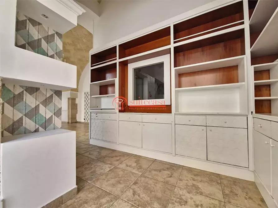 Immagine 2 di Negozio in vendita  in via Maraldo da Trani a Trani