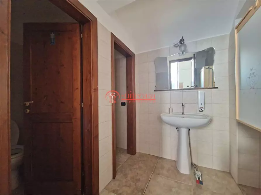 Immagine 5 di Negozio in vendita  in via Maraldo da Trani a Trani