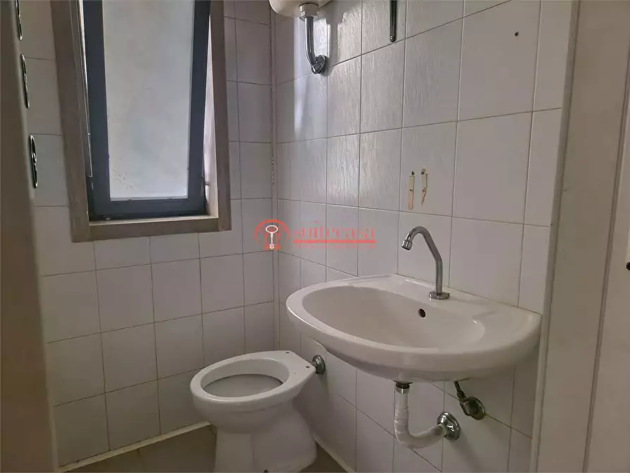 Immagine 6 di Negozio in vendita  in via Maraldo da Trani a Trani