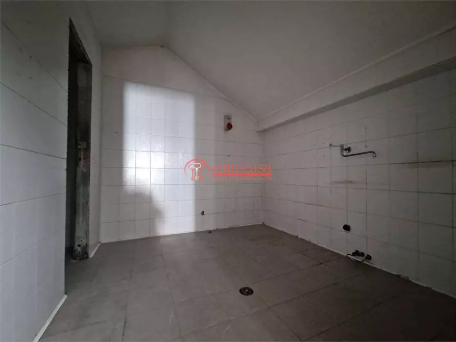 Immagine 10 di Negozio in vendita  in via Maraldo da Trani a Trani