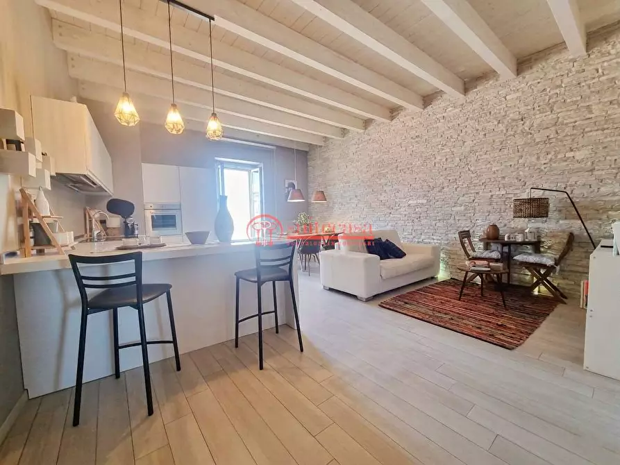 Immagine 1 di Appartamento in vendita  in piazza Cittadella a Trani