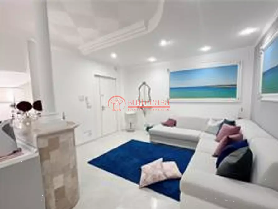 Immagine 1 di Appartamento in vendita  in via Genova a Trani