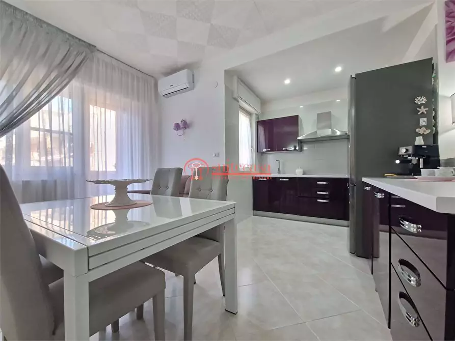 Immagine 18 di Appartamento in vendita  in via Genova a Trani