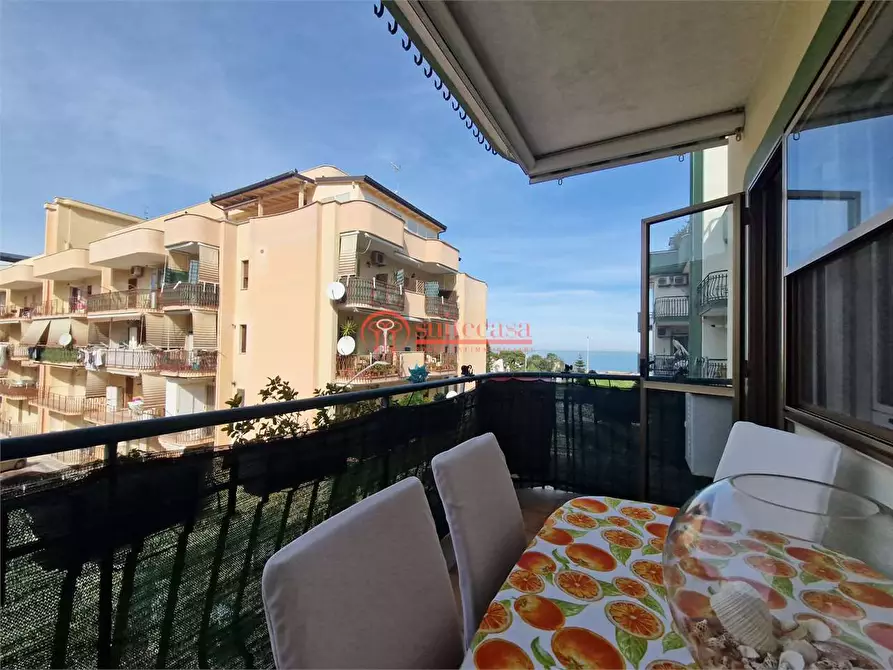 Immagine 23 di Appartamento in vendita  in via Genova a Trani