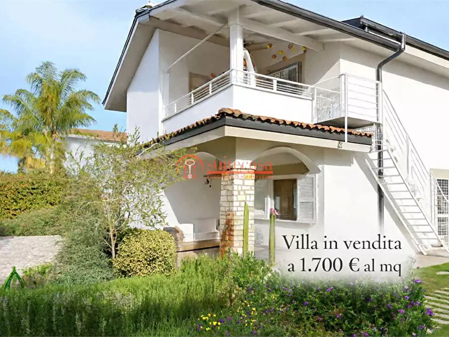 Immagine 1 di Villa in vendita  in via Martiri di Palermo a Trani