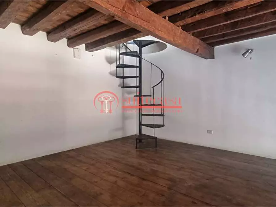 Immagine 18 di Appartamento in vendita  in Piazza Longobardi a Trani