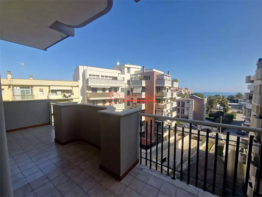 Immagine 1 di Appartamento in vendita  in via Caposele a Trani