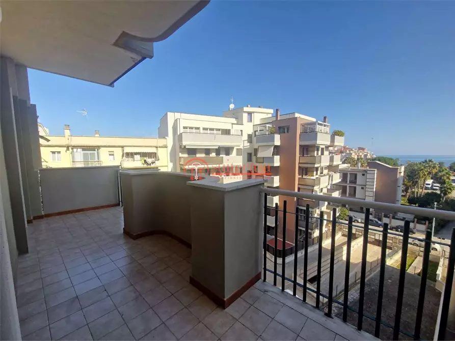Immagine 6 di Appartamento in vendita  in via Caposele a Trani
