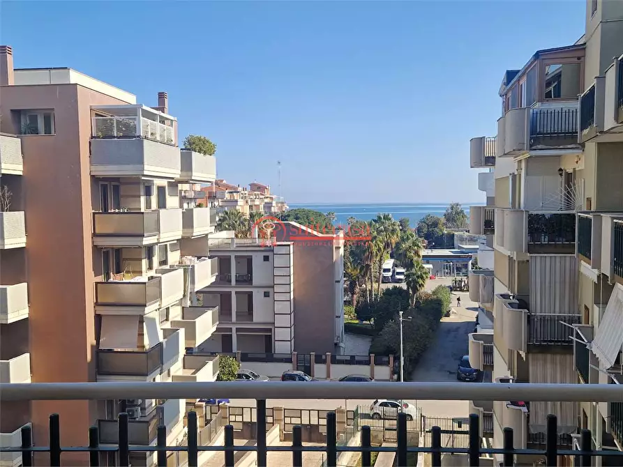 Immagine 7 di Appartamento in vendita  in via Caposele a Trani