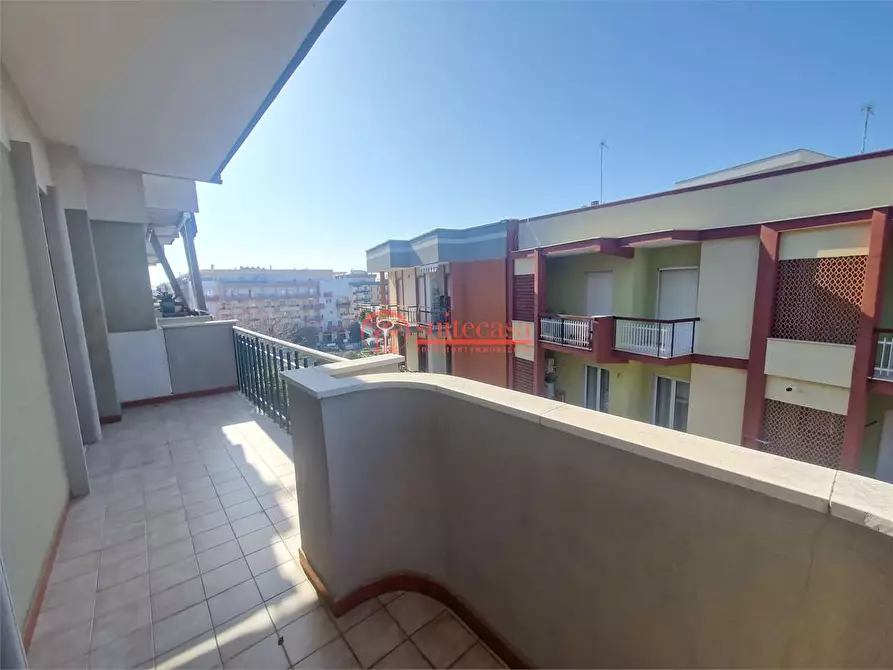 Immagine 9 di Appartamento in vendita  in via Caposele a Trani