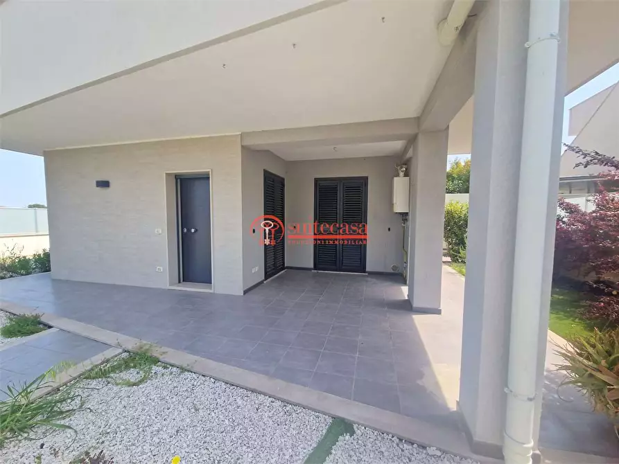 Immagine 10 di Villa in vendita  in via Gusmai a Trani