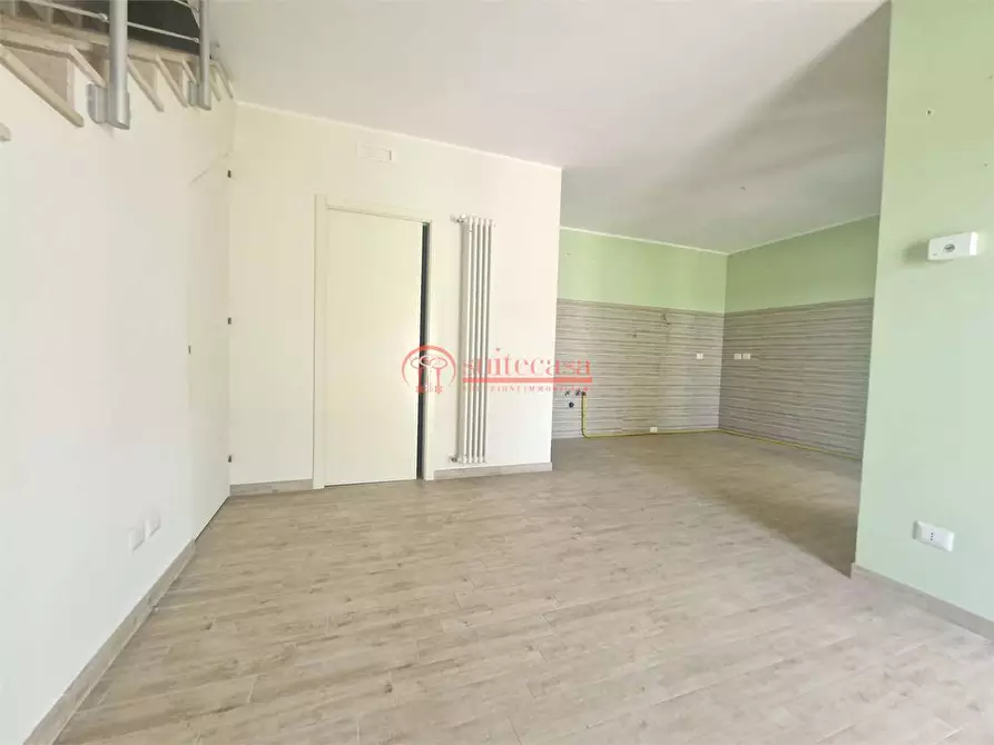 Immagine 14 di Villa in vendita  in via Gusmai a Trani