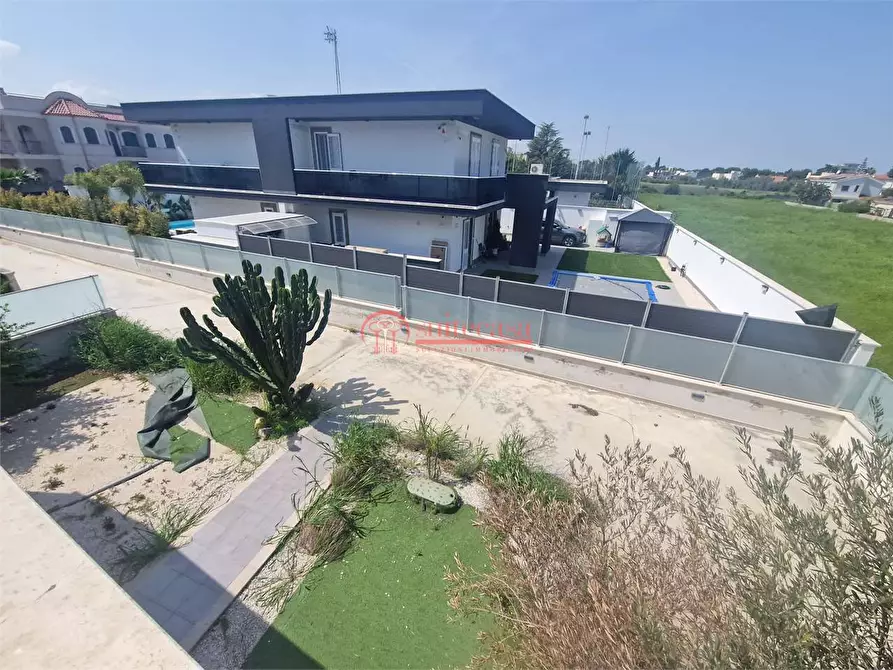 Immagine 23 di Villa in vendita  in via Gusmai a Trani