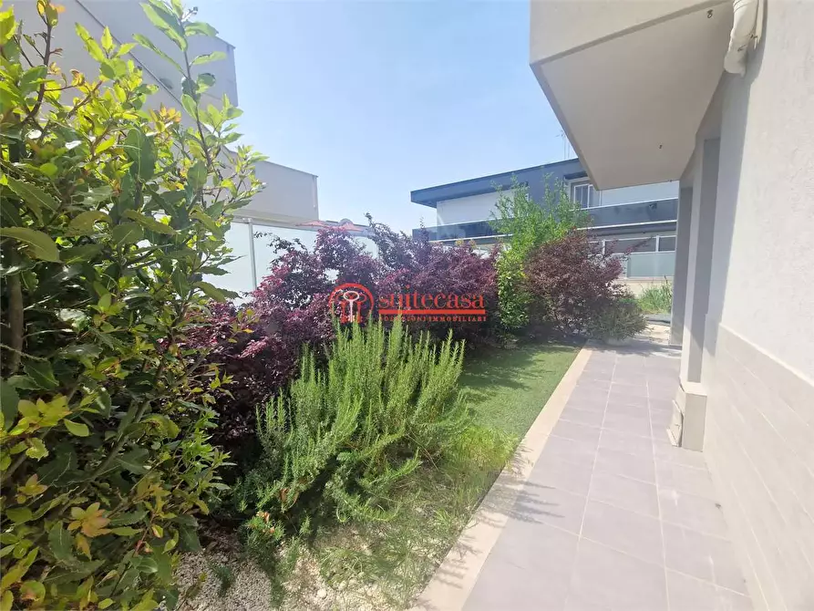 Immagine 24 di Villa in vendita  in via Gusmai a Trani