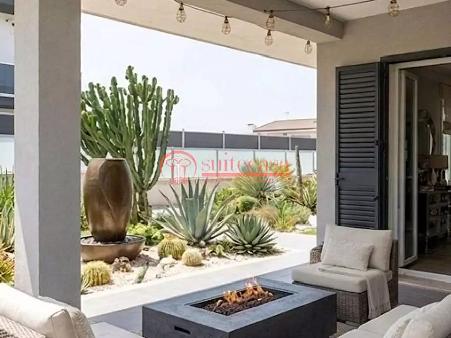 Immagine 3 di Villa in vendita  in via Gusmai a Trani