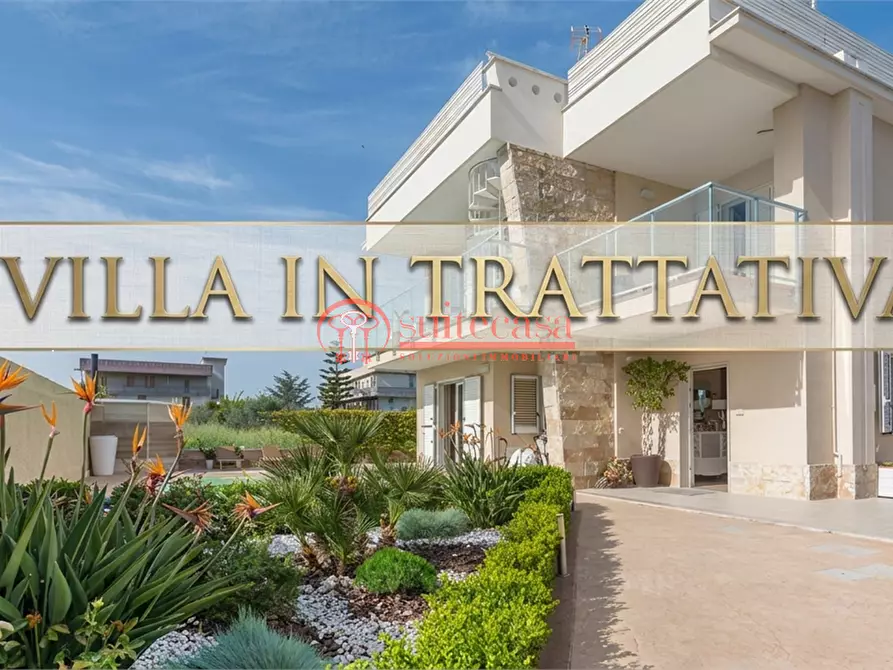 Immagine 1 di Villa in vendita  in via Alberolongo a Trani