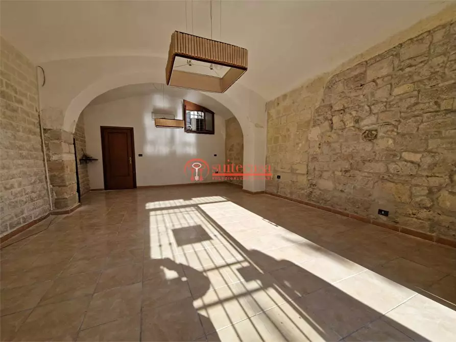 Immagine 4 di Negozio in affitto  in piazza Campo dei Longobardi a Trani