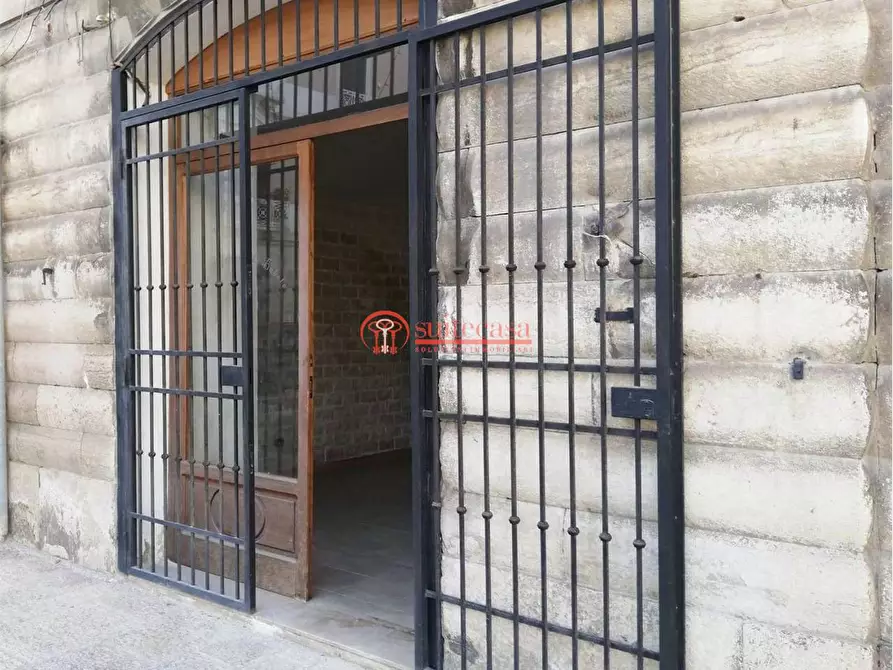 Immagine 13 di Negozio in affitto  in piazza Campo dei Longobardi a Trani