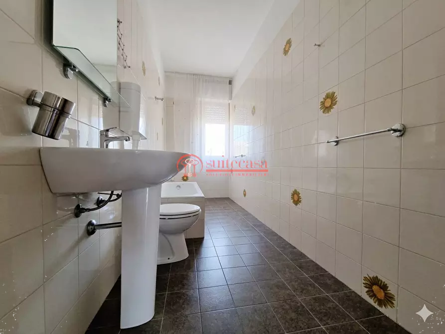 Immagine 8 di Appartamento in vendita  in via Enrico de Nicola a Trani
