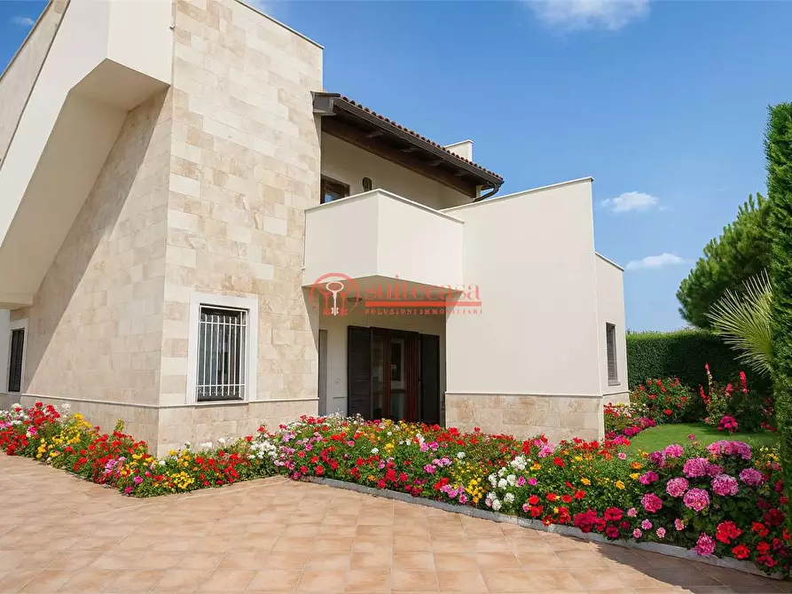 Immagine 2 di Villa in vendita  in via Martiri Di Palermo a Trani