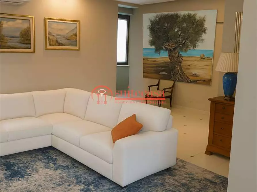 Immagine 3 di Villa in vendita  in via Martiri Di Palermo a Trani
