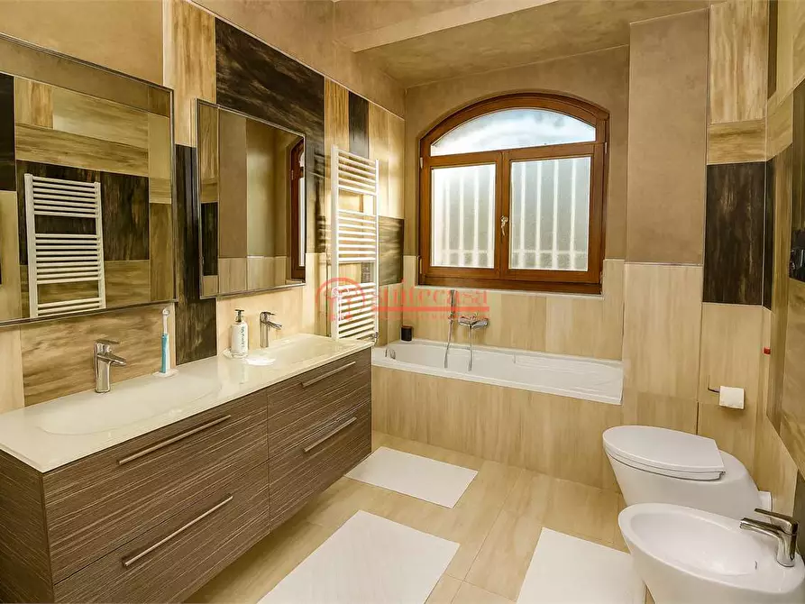 Immagine 6 di Villa in vendita  in via Martiri Di Palermo a Trani