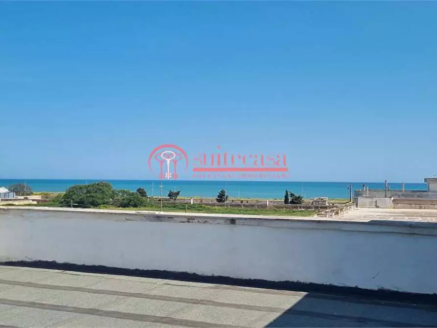 Immagine 2 di Stabile in vendita  a Trani