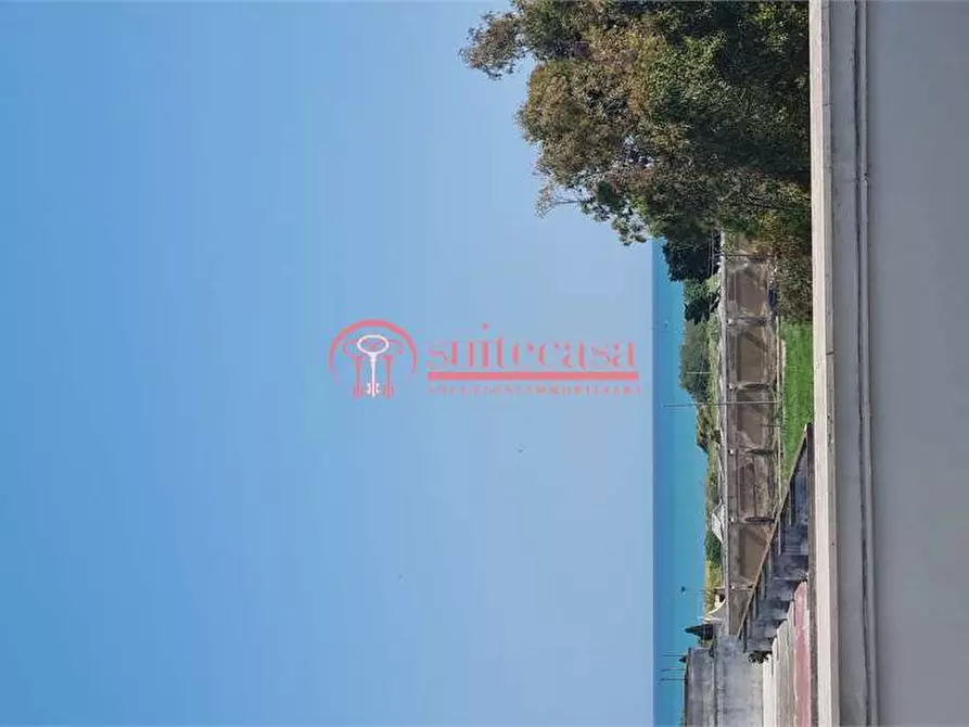 Immagine 12 di Stabile in vendita  a Trani