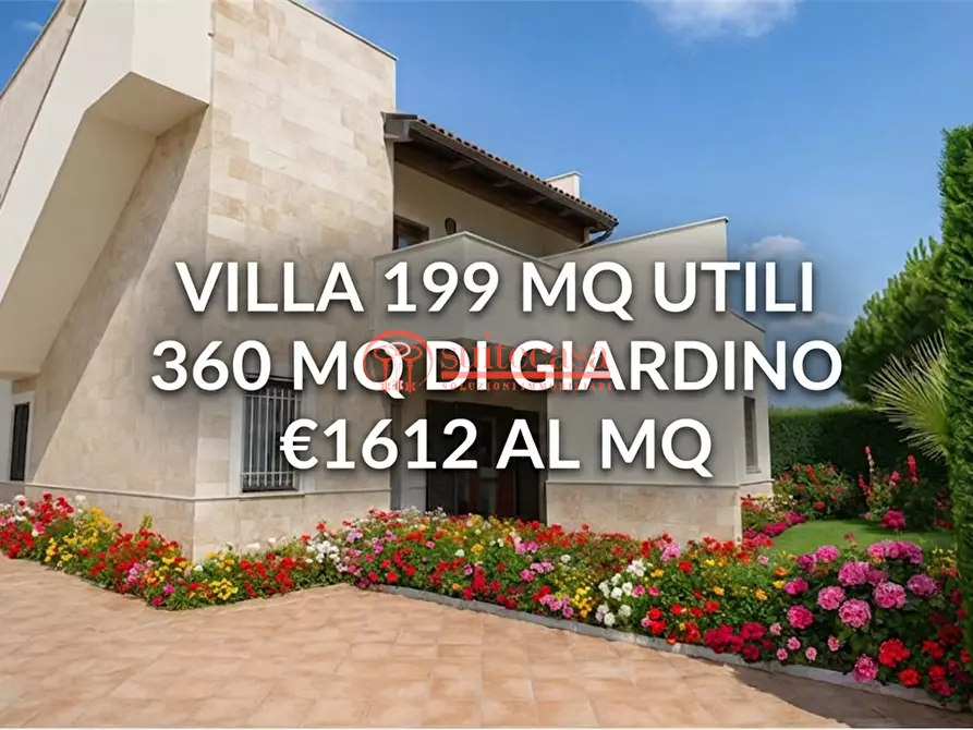 Immagine 1 di Villa in vendita  in via Martiri Di Palermo a Trani