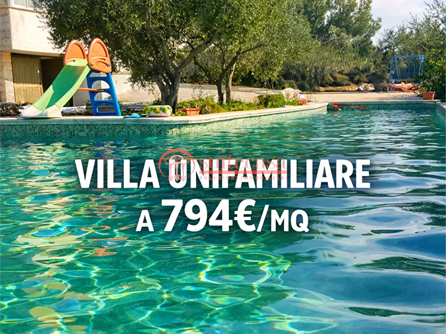 Immagine 1 di Villa in vendita  in via Balducci Riccitelli a Trani